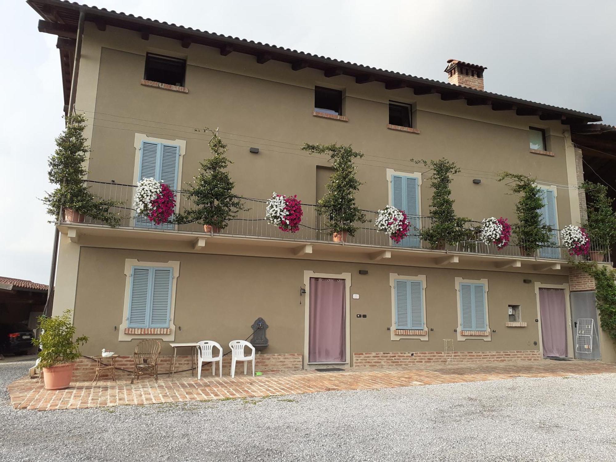 La Casa Di Roby-1 Appartamento La Morra Con Piscina Экстерьер фото